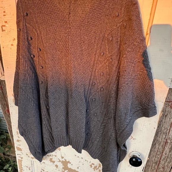 Chic Charcoal Button-Up Women's Poncho - Picture 6 of 9